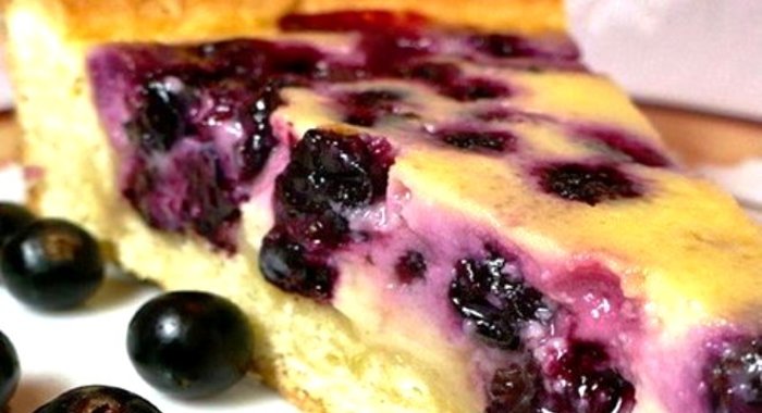 Пирог со смородиной и йогуртом