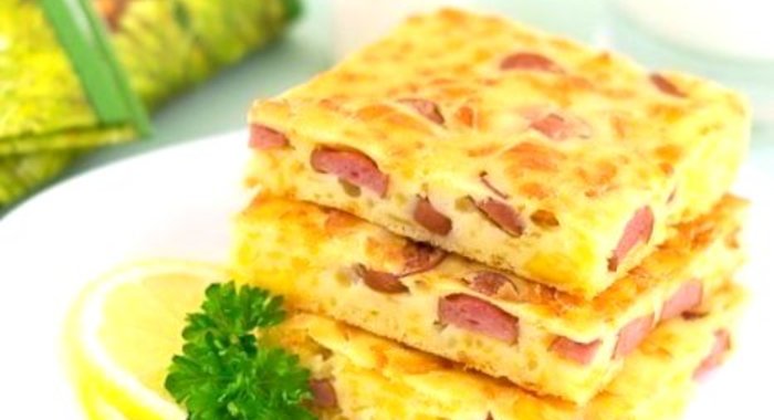 Пирог с сыром и сосисками