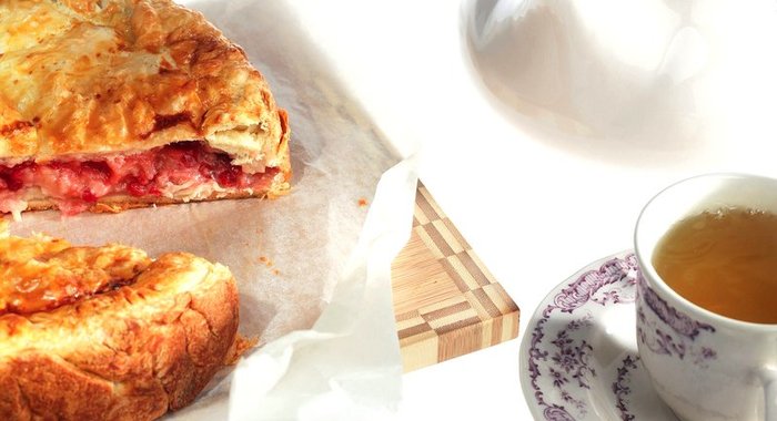 Пирог с брусникой и яблоками