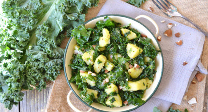 Салат с картофелем и капустой кале