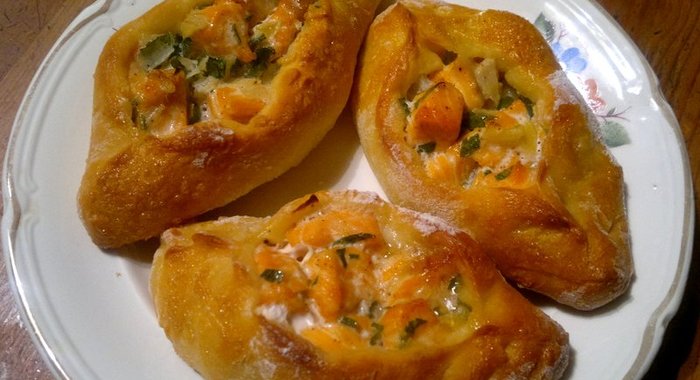 Расстегаи с красной рыбой