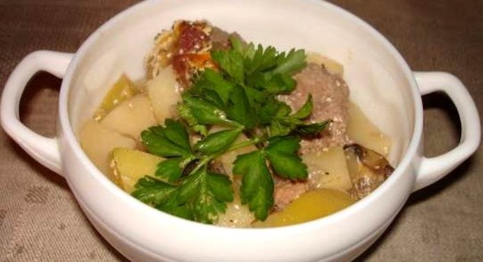 Картофель с фрикадельками