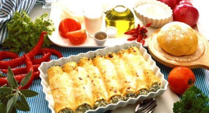 Слоеные трубочки с начинкой из сыра и шпината