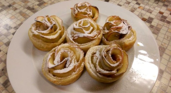 Яблочные розы