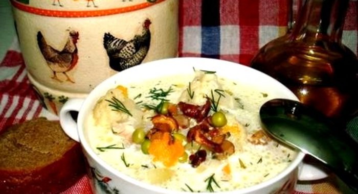 Суп с лисичками и горошком