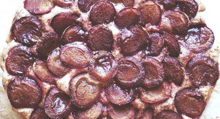 Сливовый пирог по рецепту «New York Times»