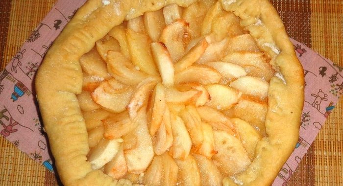 Галета с яблоками и корицей