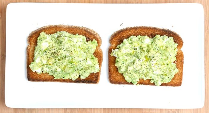 Тосты с авокадо и сыром