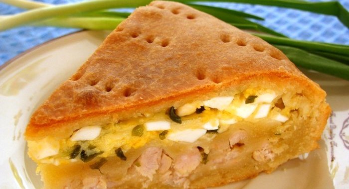 Пирог с мясом, луком, яйцами и сыром