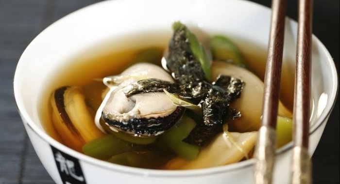 Прозрачный суп с мидиями