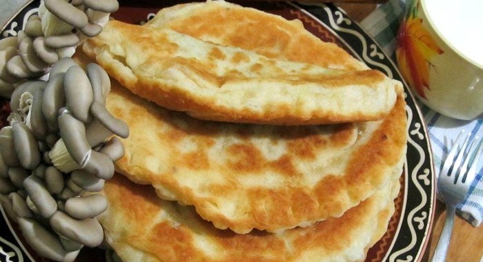 Лепёшки дрожжевые с грибами