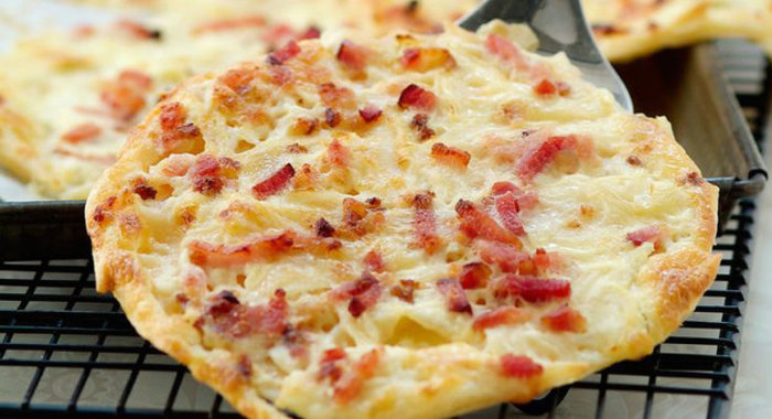 Слойки со сметаной и беконом