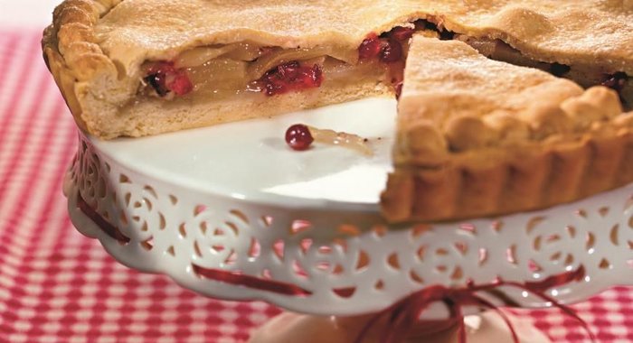 Пирог с грушами и клюквой