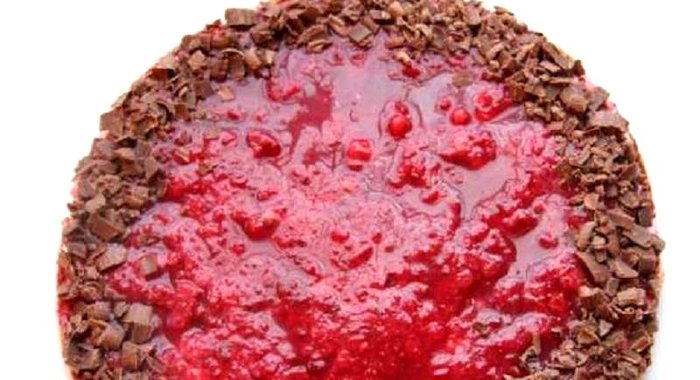 Миндальный бисквит со смородиной