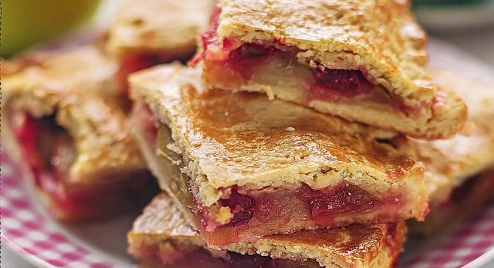 Яблочный пирог с клюквой