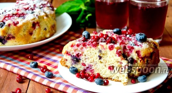 Пирог с голубикой и брусникой