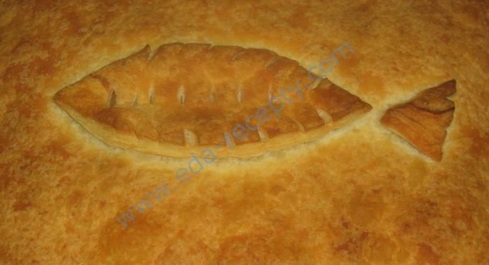 Бабушкин рыбный пирог из слоеного теста