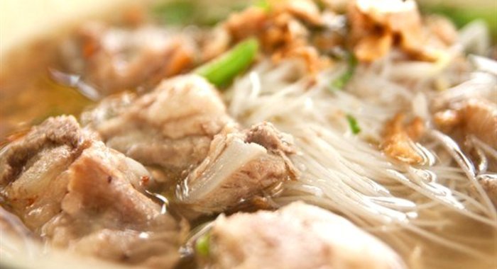 Суп с лапшой и свининой