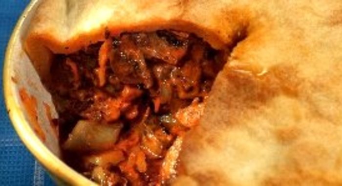 Пирог с говядиной и почками