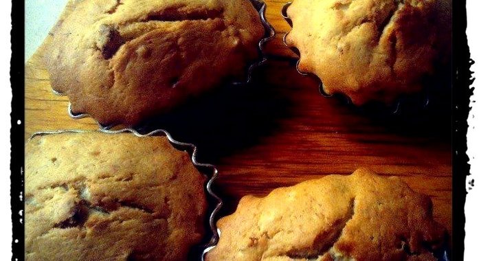 Банановые маффины с курагой