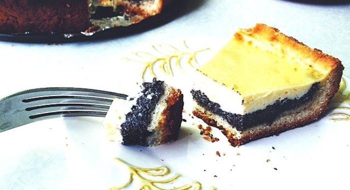 Пирог из песочного теста с сметанно-маковой начинкой