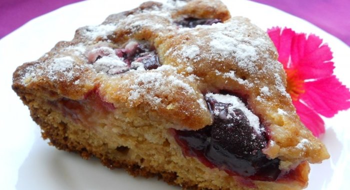 Быстрый пирог со сливами