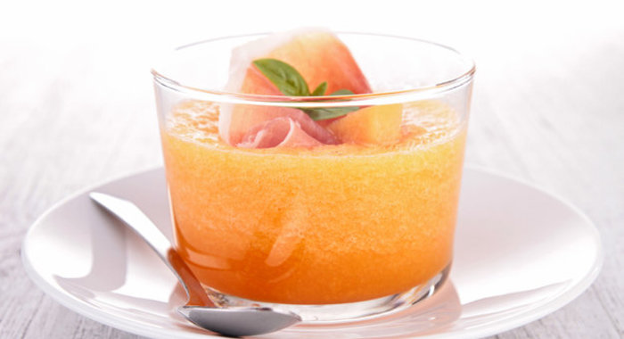 Холодный дынный суп с ветчиной