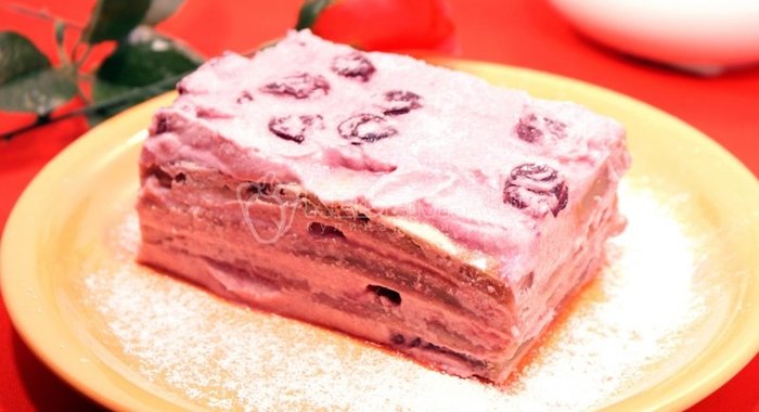 Пирожное с вишней