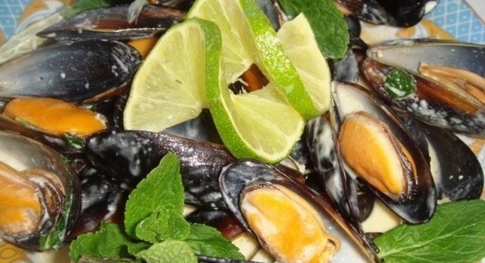 Мидии в сливочном мятно-лаймовом соусе