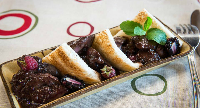 Куриная печень в ягодном соусе