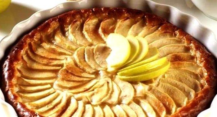 Пирог с яблоками в мультиварке