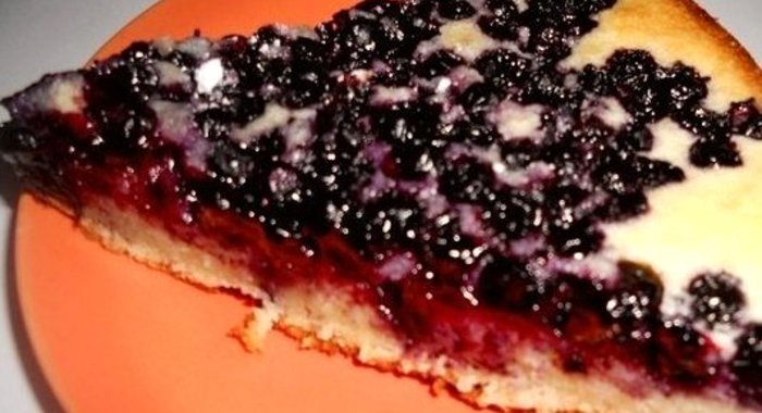 Сметанный пирог с черникой