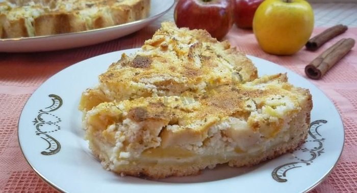 Яблочный пирог с творожной заливкой