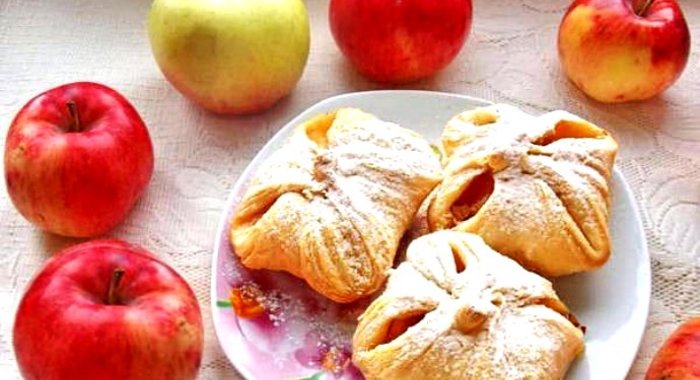 Слоеные конвертики с яблоками