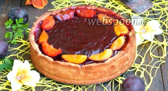 Песочный пирог с красной алычой