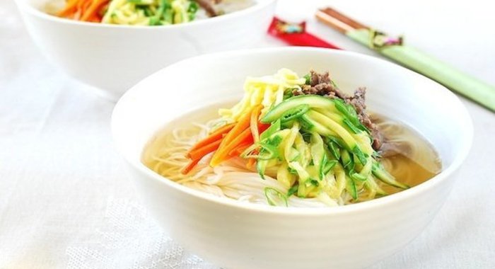 Корейский суп с лапшой Янчи Гуксу