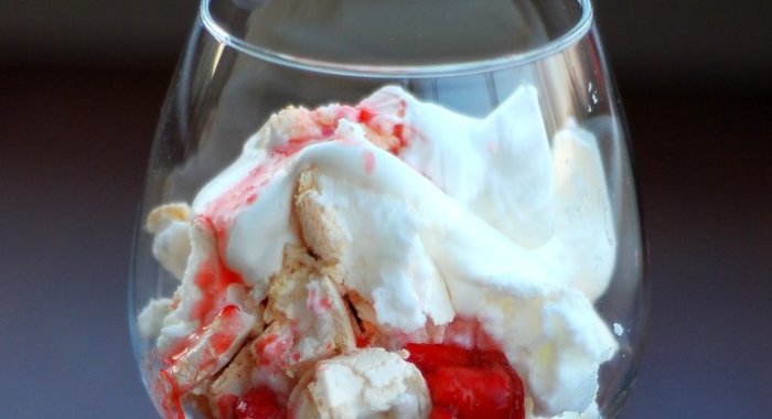 Классический итон месс (Eton mess)