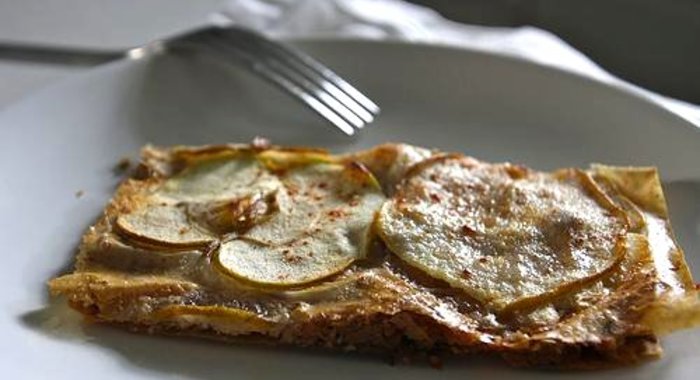 Пирог из теста фило с яблоками и грушами