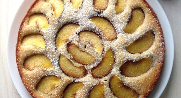 Пирог с персиками