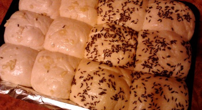 Пампушки с чесноком и тмином