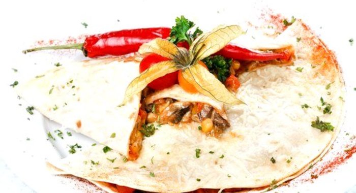 Кесадилья с цукини, черной фасолью и кукурузой