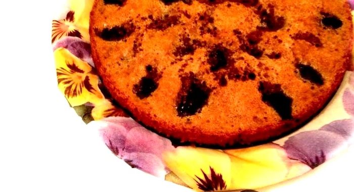 Ароматный сливовый пирог