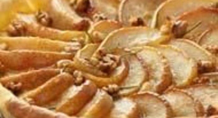 Пирог с грушей и грецкими орехами