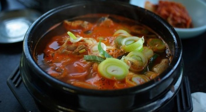 Классический корейский суп Хэджанкук