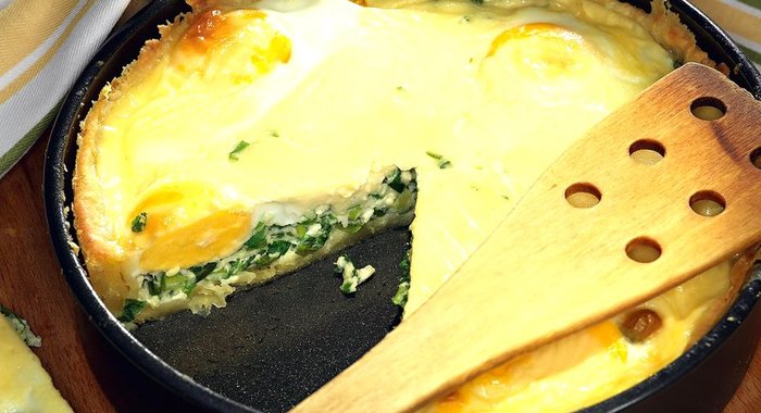 Пирог с луком и яйцом