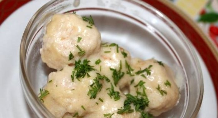 Тефтели из индюшиной грудки в молочном соусе