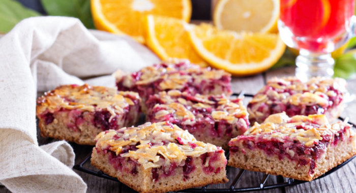 Овсяный пирог с вишней