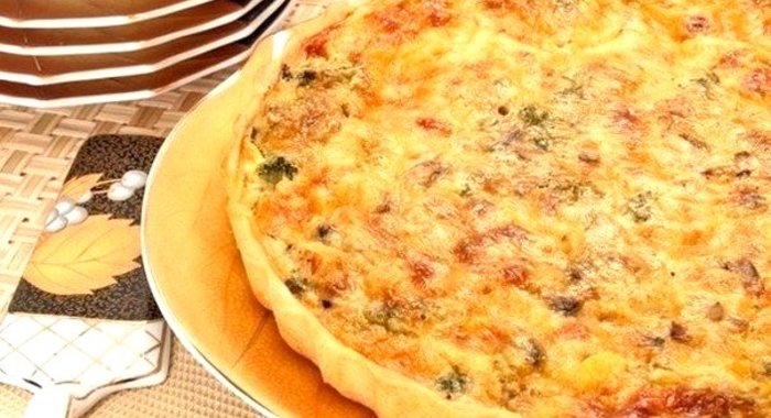 Открытый пирог с курицей и грибами