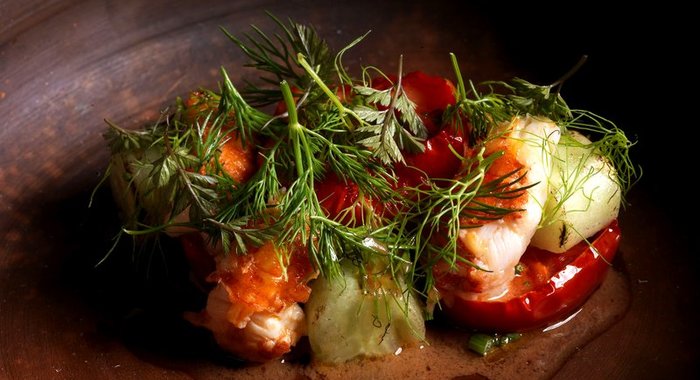 Раки с бакинскими помидорами и жареными огурцами