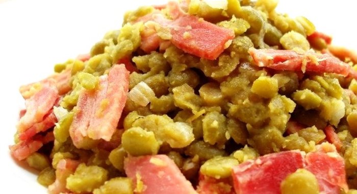 Гороховая каша с копченостями